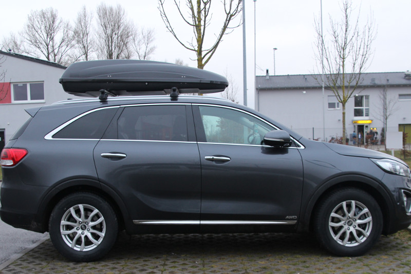 Dachbox auf einem Kia Sorento SUV