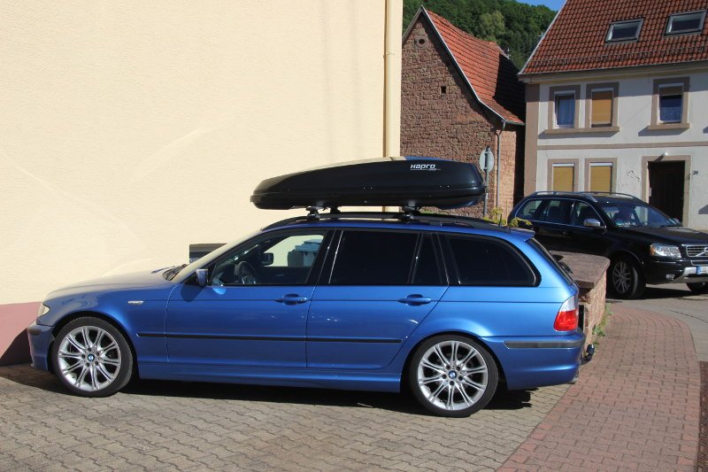 Dachbox auf einem 3er BMW Touring, bei uns leihen z.B. in Schifferstadt