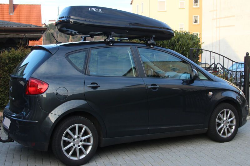 Dachbox mieten, z.B. in Schifferstadt. Hier: eine Box mit 430 Liter Volumen auf einem Seat Altea