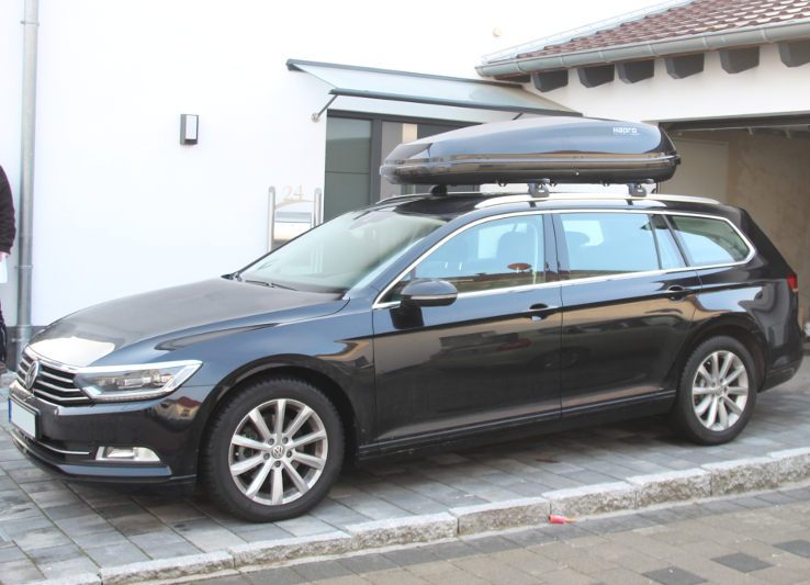 Schifferstadt: Dachbox auf einem VW Passat Kombi