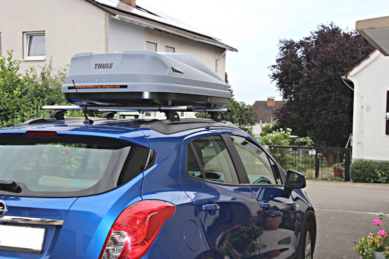 Eine Dachbox von THULE auf einem Opel Mokka, bei uns in der Vermietung z.B. in Schifferstadt