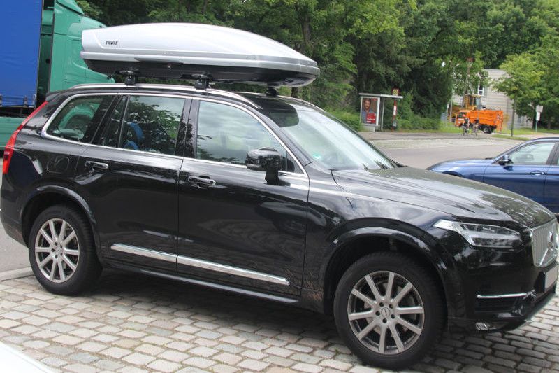 Dachbox von THULE mit 630 Liter Volumen auf einem VOLVO XC90 SUV bei uns in Schifferstadt zur Miete verfügbar