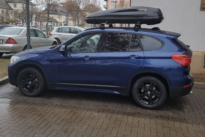 Schifferstadt: HAPRO-Dachbox mit 430 Liter Volumen auf einem BMW X1