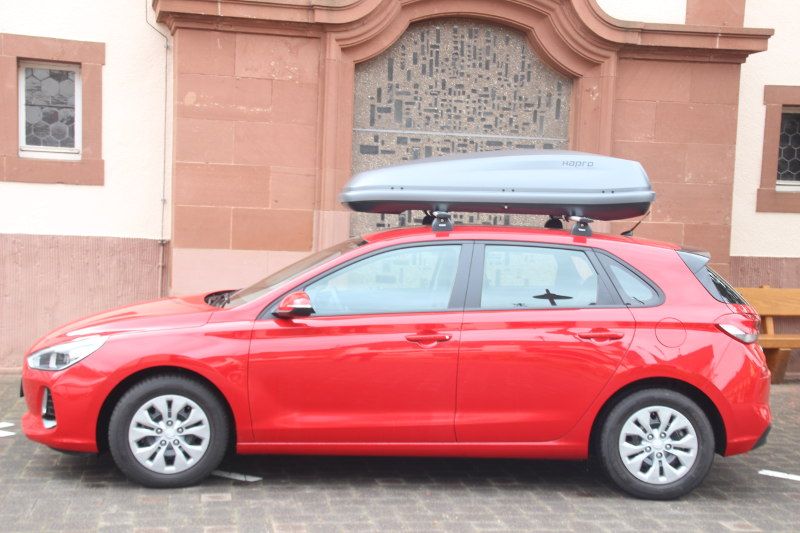 Schifferstadt: Dachbox der Marke HAPRO mit 430 Liter Volumen auf einem Hyundai i30