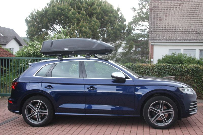 Schifferstadt: eine Dachbox mit 450 Liter Volumen auf einem Audi SQ5