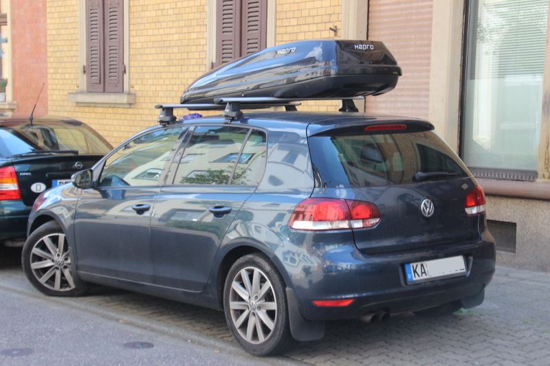 Dachbox auf einem VW Golf in Schifferstadt
