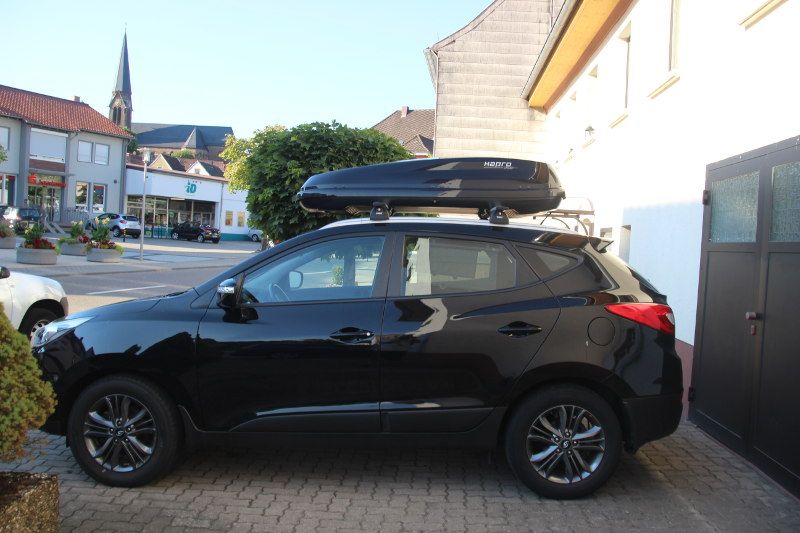Dachbox von HAPRO mit einem Volumen von 430 Liter montiert auf einem Hyundai ix35