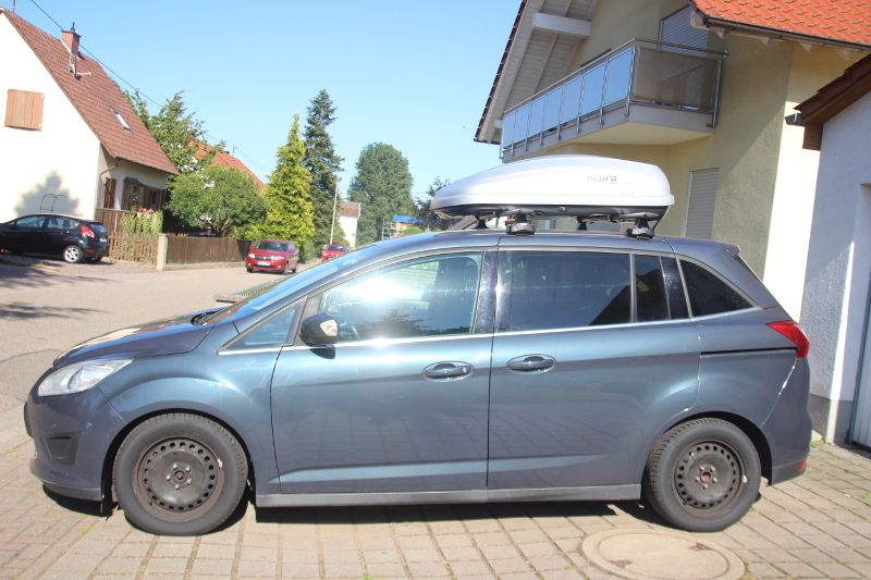Dachbox auf einem Ford Grand C-Max in Schifferstadt