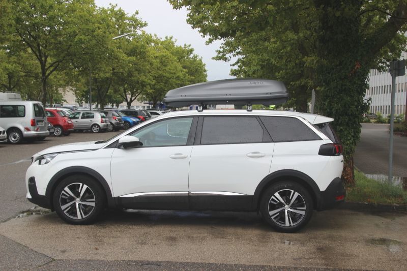 Schifferstadt: Dachbox von Hapro mit 430 Liter Fassungsvernögen auf einem Peugeot 5008