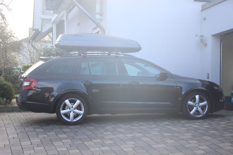Schifferstadt: Dachbox von HAPRO auf einem Skoda Octavia Combi