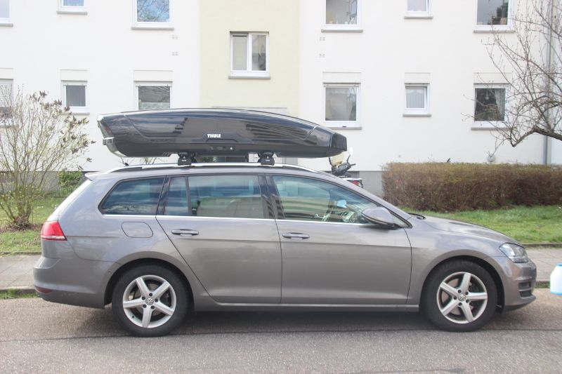 Schifferstadt: Dachbox von THULE mit einem Volumen von 640 Liter auf einem VW Golf Variant Kombi
