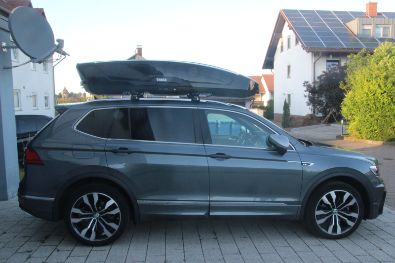 Schifferstadt: Dachbox 640 Liter von THULE auf einem Volkswagen Tiguan Allspace