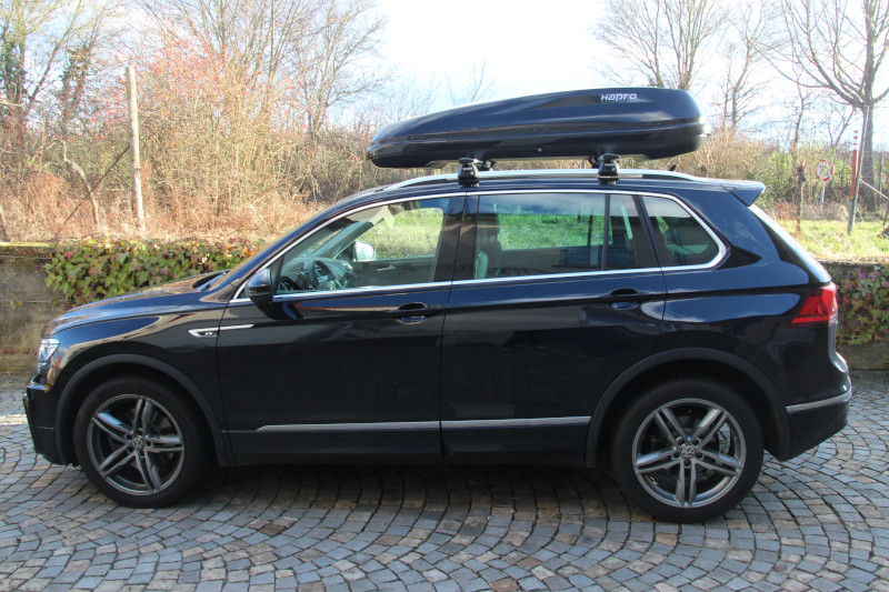 Dachbox mit 430 Liter Volumen von HAPRO auf einem VW Tiguan in Schifferstadt